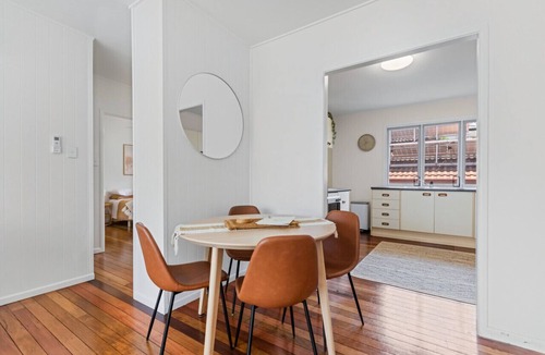 Biggera Waters Apartment | Chic 2BR Apt Near Beach