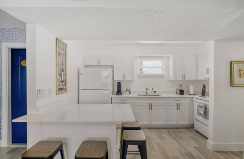 Tropic Condo | Chic 2BR Apt Near EGAD & Beaches | Wifi + Parking