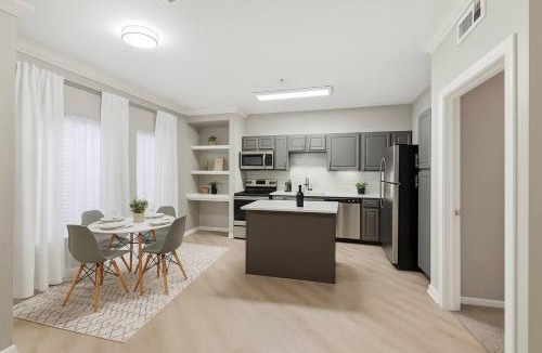 Far North Dallas Apartment | Chic 2BR Boho-Chic Retreat Garage, Pool, Gym