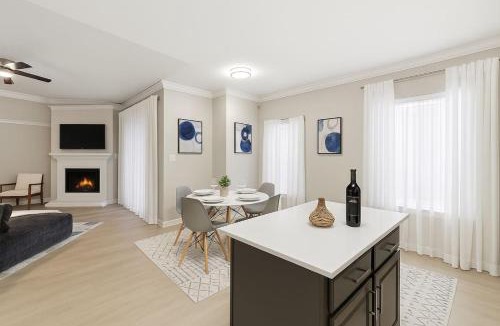 Far North Dallas Apartment | Chic 2BR Boho-Chic Retreat Garage, Pool, Gym