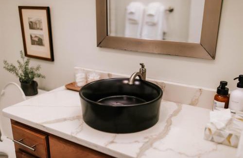 Jasper House | Chic 2BR Cabin D by MHM Luxury Properties