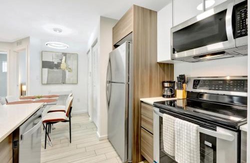 Midtown Apartment | Chic 2BR Edgewater Condo with Views plus Balcony