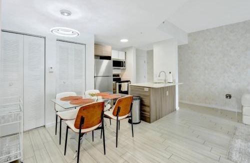 Midtown Apartment | Chic 2BR Edgewater Condo with Views plus Balcony