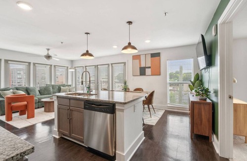 Reynoldstown Apartment | Chic 2BR | King Bed |Balcony| Krog Mrkt | Beltline