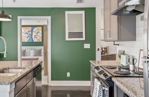 Reynoldstown Apartment | Chic 2BR | King Bed |Balcony| Krog Mrkt | Beltline