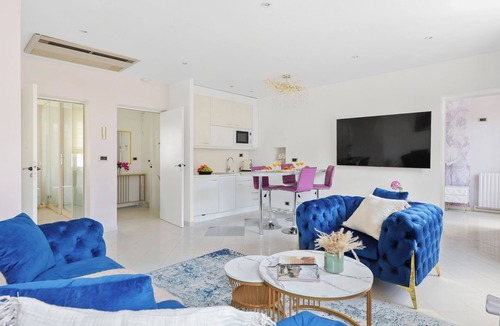 Les Halles Apartment | Chic 2BR Near Le Louvre & Palais Royal