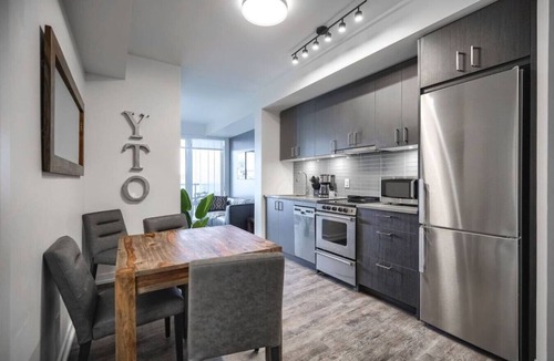 Bay Cloverhill Apartment | Chic 2BR Oasis with Skyline Views near Berczy Park