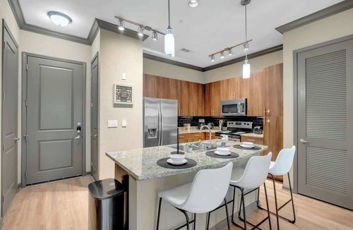 Brady Arts District Apartment | Chic 2BR- Pool,Gym,Parkng,Near BOK Ctr&Arts Dstrct