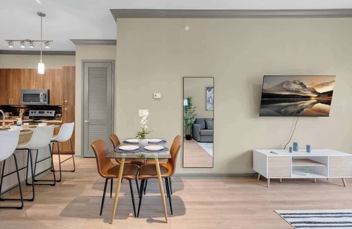 Brady Arts District Apartment | Chic 2BR- Pool,Gym,Parkng,Near BOK Ctr&Arts Dstrct