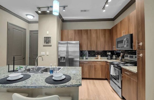 Brady Arts District Apartment | Chic 2BR- Pool,Gym,Parkng,Near BOK Ctr&Arts Dstrct