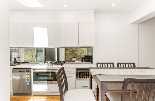 Annandale House | Chic 3-Bed House with a Cosy Courtyard