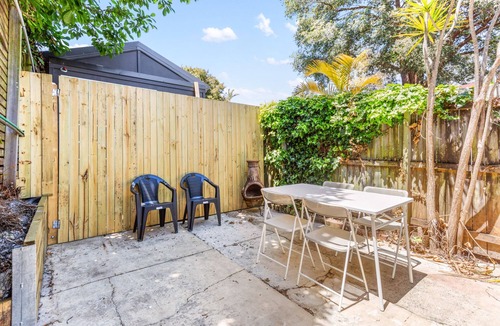 Annandale House | Chic 3-Bed House with a Cosy Courtyard