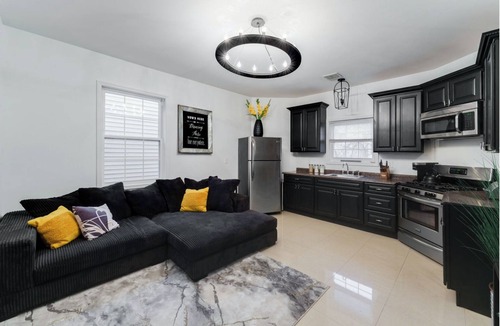 Jersey City House | Chic 3 bedroom apartment. (Upstairs Unit)