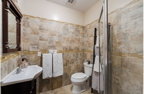 Jersey City House | Chic 3 bedroom apartment. (Upstairs Unit)