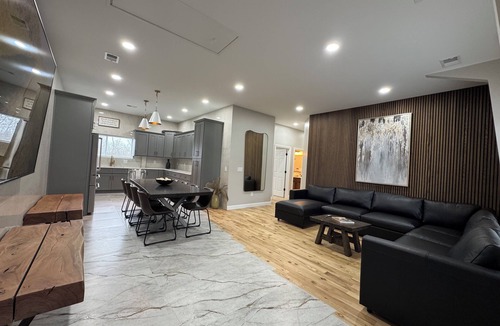 Farmington Hills Apartment | Chic 3-Bedrooms Haven Dream Home Farmington Hills