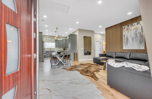 Farmington Hills Apartment | Chic 3-Bedrooms Haven Dream Home Farmington Hills