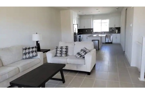 Contra Costa County House | Chic 3 Level Large Kitchen close to 5 golf courses