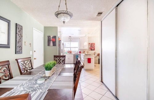 Southeastern Sacramento House | Chic 3BR,2B Haven near the River