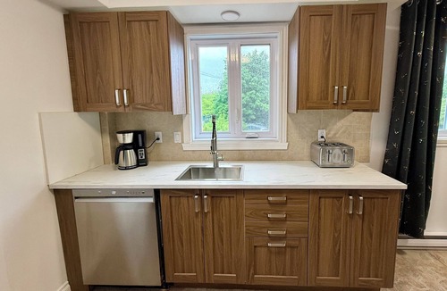 Laval-des-Rapides Apartment | Chic 3BR 5 Beds 5min walk to Metro Free Parking