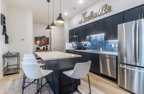 Music Row Condo | Chic 3BR on Music Row with Pool & Downtown Views