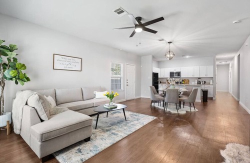 Dallas House | Chic 3BR Stay Mins to Downtown & Uptown (C)
