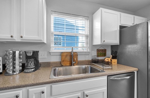 Northeast Raleigh House | Chic 3BR Townhome Next to Neuse River Trail - 1 Min Walk