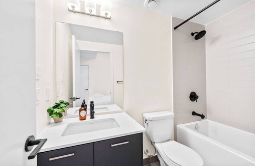 Harwood Hotel | Chic 3BR Urban Retreat with Panoramic City Views