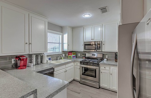 Parker Lane House | Chic 4 BDR for 9 Near DT & Mins to Lady Bird Lake!