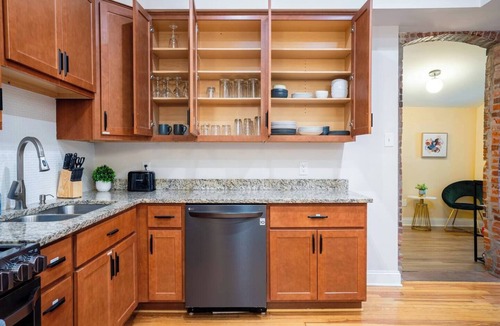 St. Louis House | Chic 4BR/4BA House in The Grove