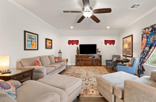 Central Oklahoma City House | Chic 4BR Retreat Near Downtown