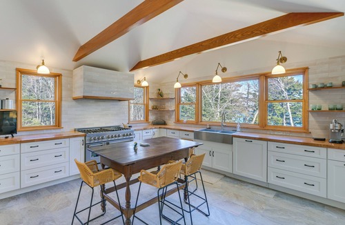 South Addison House | Chic Addison Home w/Fire Pit on 8 Private Acres!