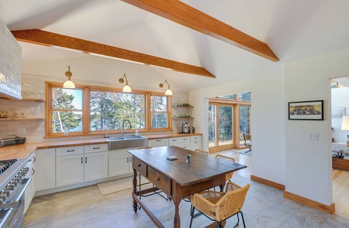 South Addison House | Chic Addison Home w/Fire Pit on 8 Private Acres!