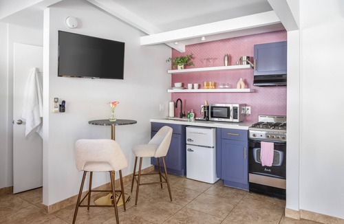 Warm Sands Apartment | Chic Adults-Only Oasis with Pool