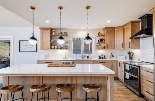 McGaheysville Cabin | Chic Alpine Lodge with 5BR + Views to Remember