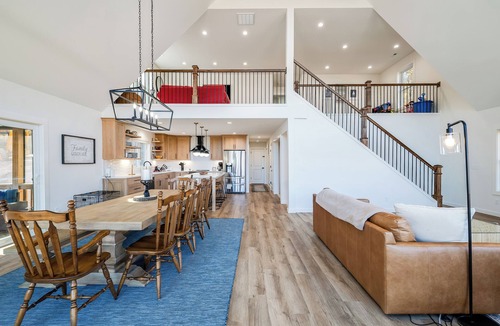 McGaheysville Cabin | Chic Alpine Lodge with 5BR + Views to Remember