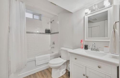 Whitby Apartment | Chic and Bright 1BR Apt with Free Wifi and Parking