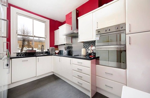 Belsize Park Apartment | Chic and comfortable London 2BR home