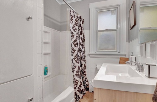 Rochester Apartment | Chic and comfy home in Rochester