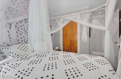 Rochester Apartment | Chic and comfy home in Rochester