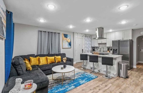 Richmond Heights House | Chic and Comfy