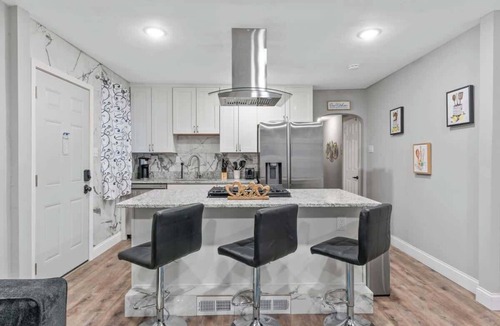 Richmond Heights House | Chic and Comfy