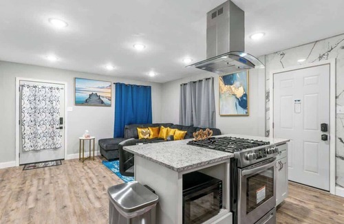 Richmond Heights House | Chic and Comfy
