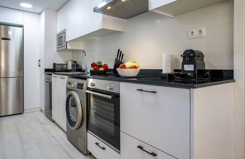 Collblanc y La Torrassa Apartment | Chic and cosy apartment with balcony