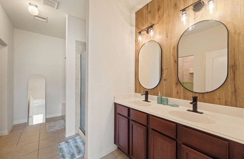 Humble House | Chic and Cozy 5 bedroom house w 10 minutes to IAH