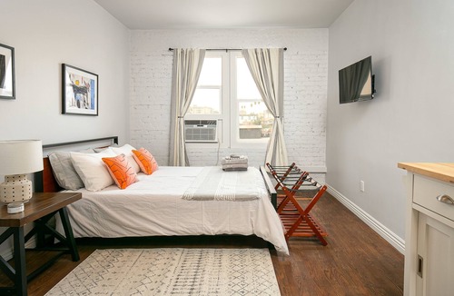 Westlake Hotel | Chic and Cozy Hideaway for Two Near DTLA