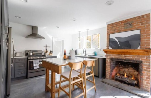 Saugerties House | Chic and eclectic retreat at Woodstock/Saugerties!