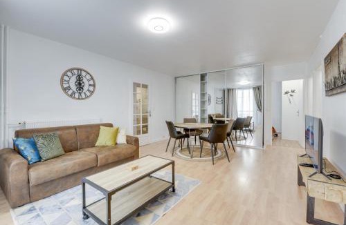 Saint-Germain-en-Laye Apartment | Chic and spacious apart with parking