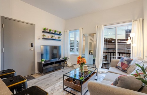 Griffintown Apartment | Chic and Spacious 3 Bedrooms in Griffintown