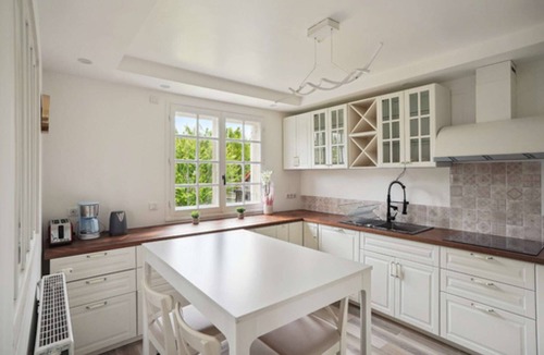 Morangis Villa | Chic and spacious apartment with great view