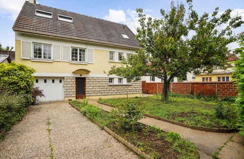 Morangis Villa | Chic and spacious apartment with great view